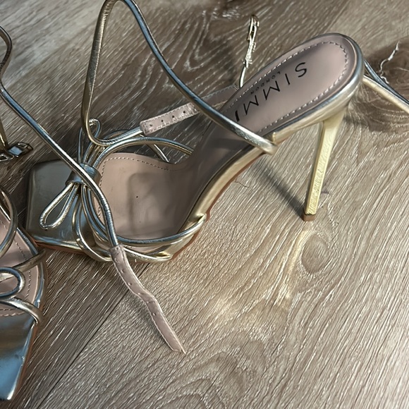 Women’s Gold Heals - Picture 2 of 6